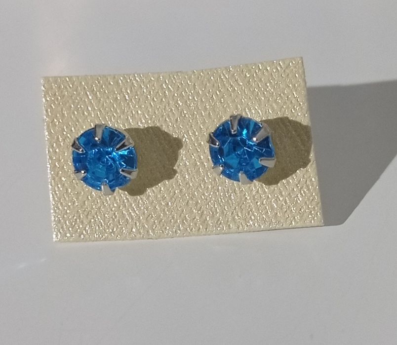 Nowe kolczyki srebrne diamenciki niebieskie ze stali nierdzewnej