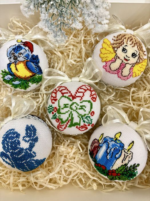 Новорічні іграшки