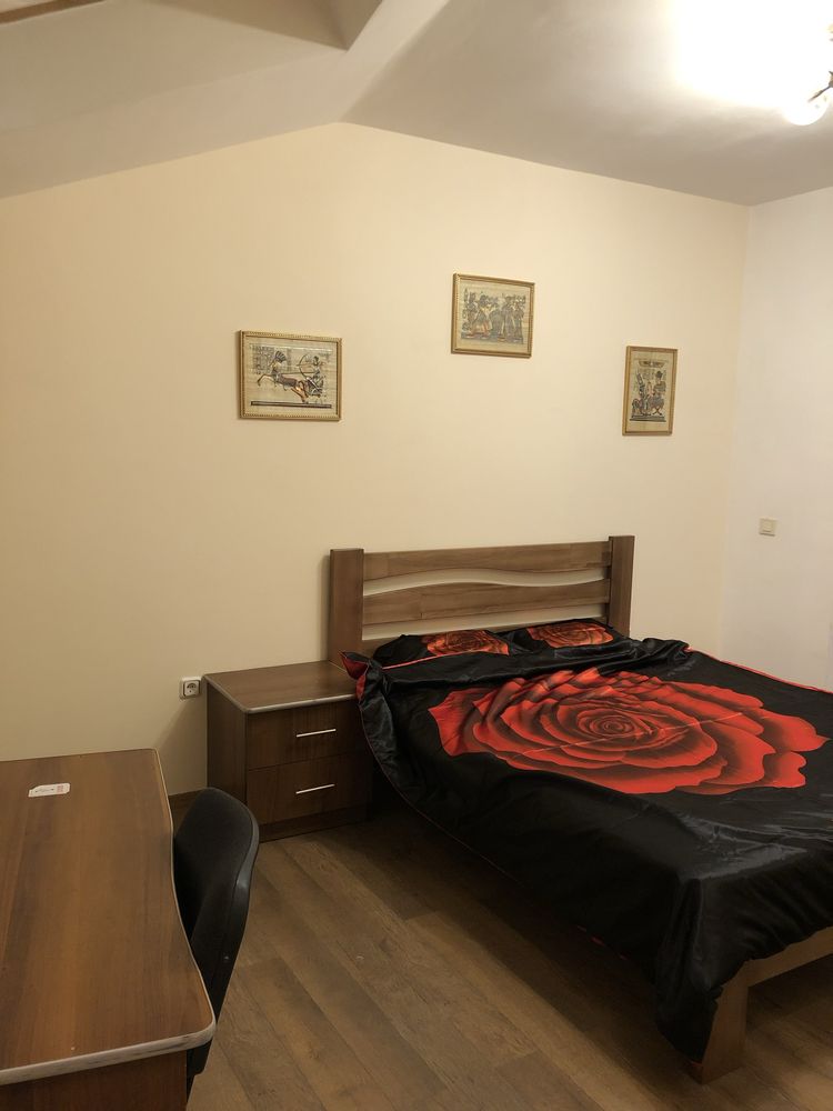 Продаж квартири в центрі 62 м2 + комора