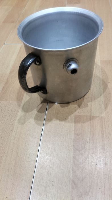 Stary garnek aluminiowy