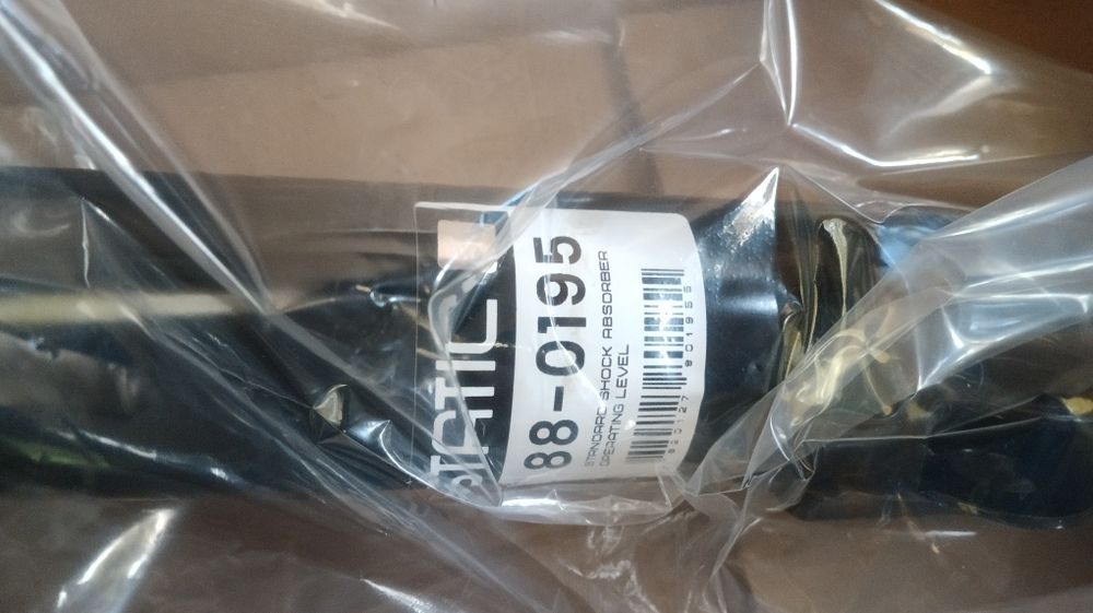 Продам передні стійкі на мерседес w 203