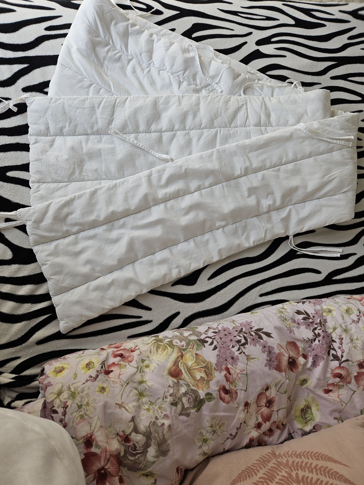 Ochraniacz biały do łóżeczka duży 360 x 30 biały