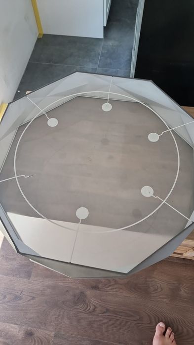 Piękna nowoczesna lampa do salonu i sypialni