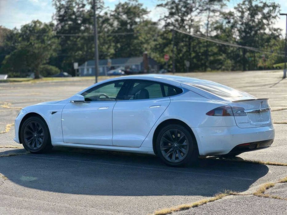 Tesla Model S      2018