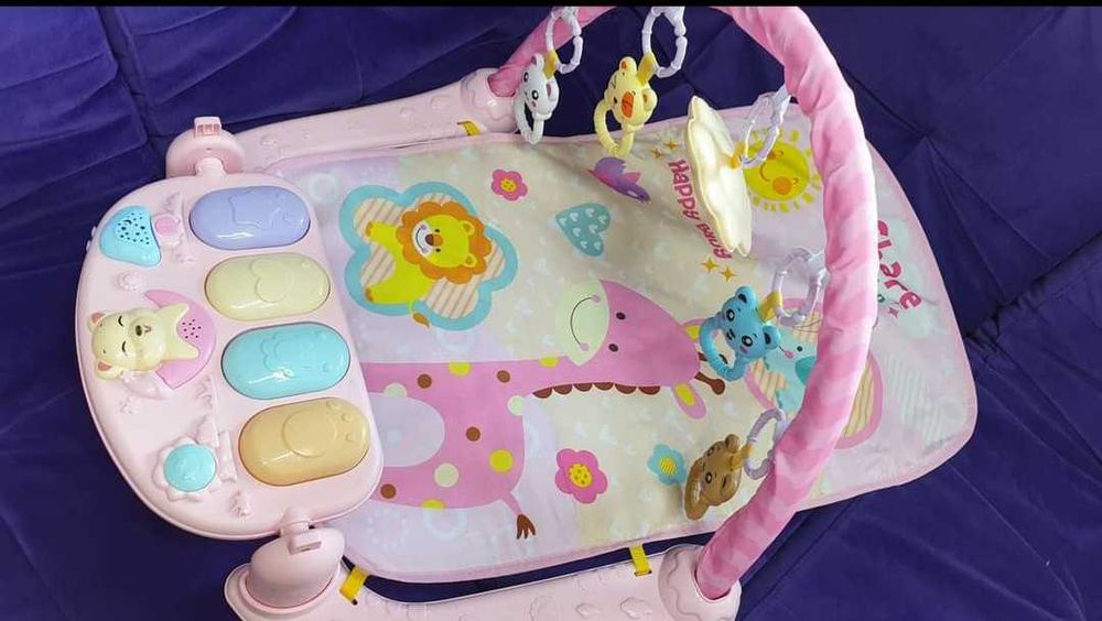 Розвивальний музичний коврик-піаніно.