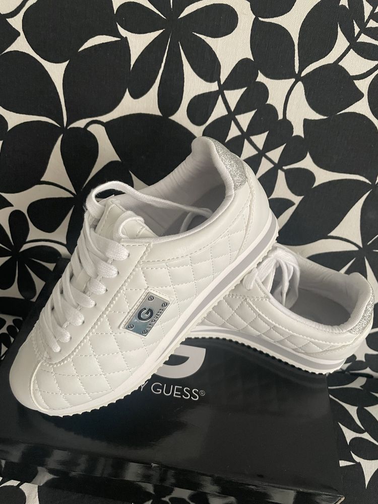 Кроссовки Guess. Оригинал.
