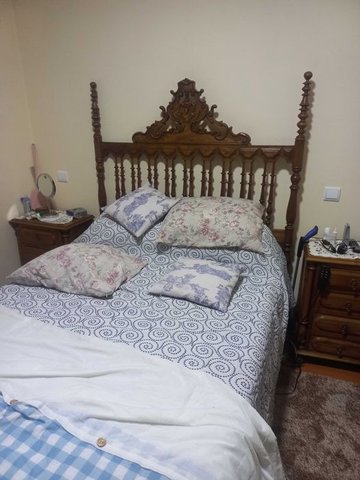 Cama de madeira articulada