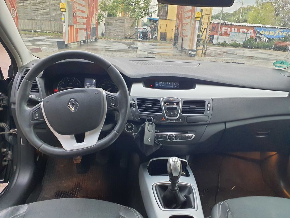 Renault Laguna 3 benzyna 2,0   2009 rok 6 biegow