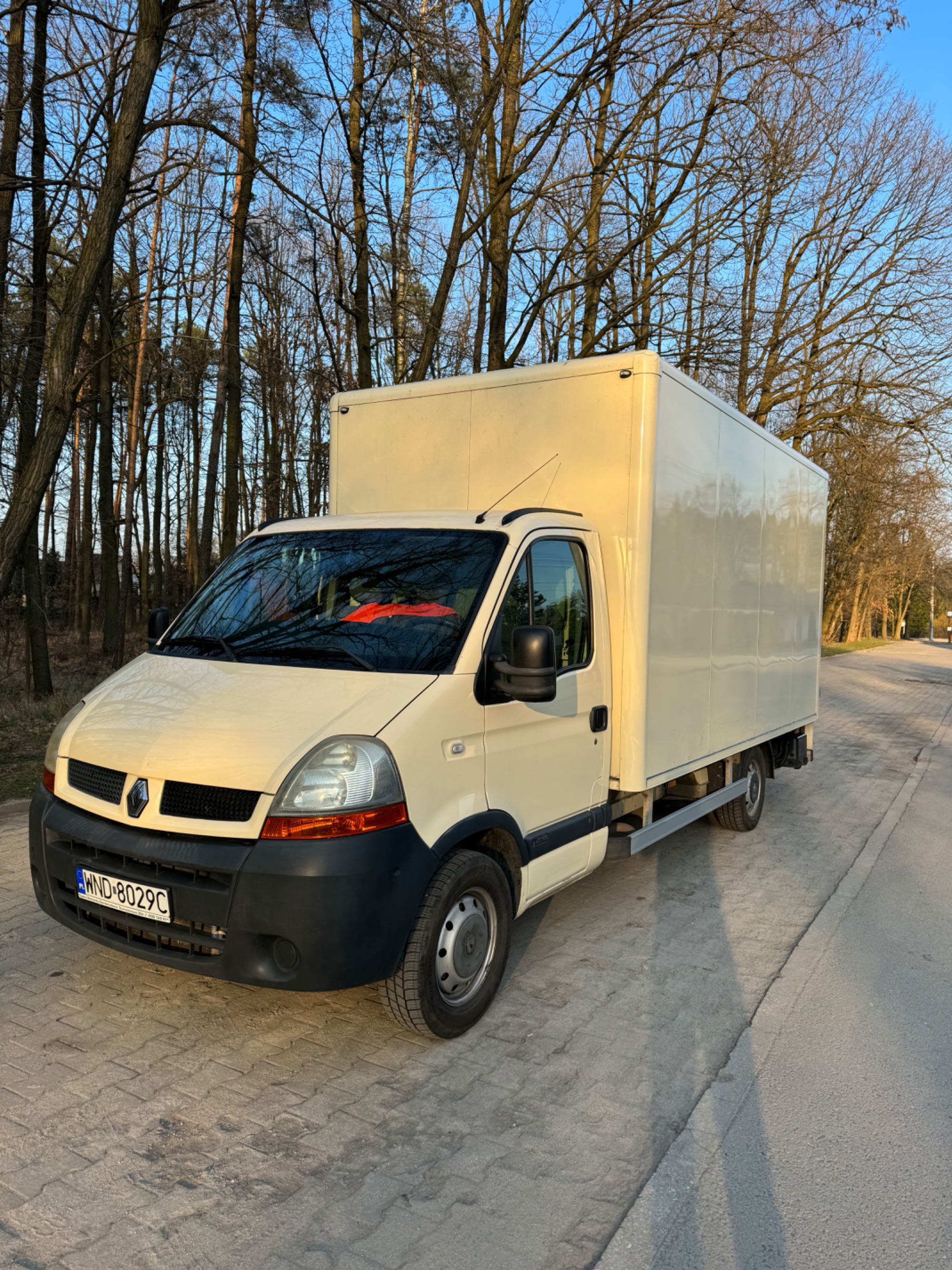 Renault Master kontener 8 palet