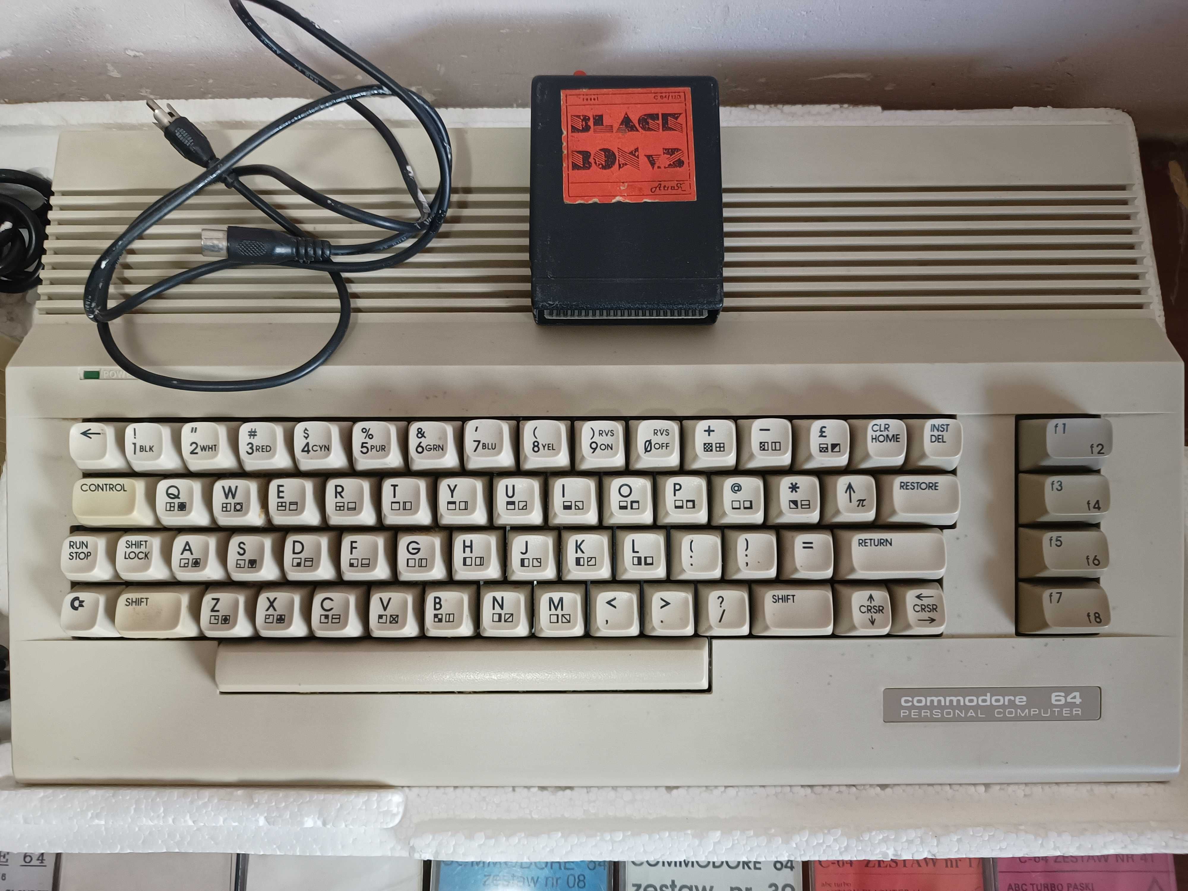 Komputer Commodore C64 kartridż zestaw kaset gry 14 sztuk