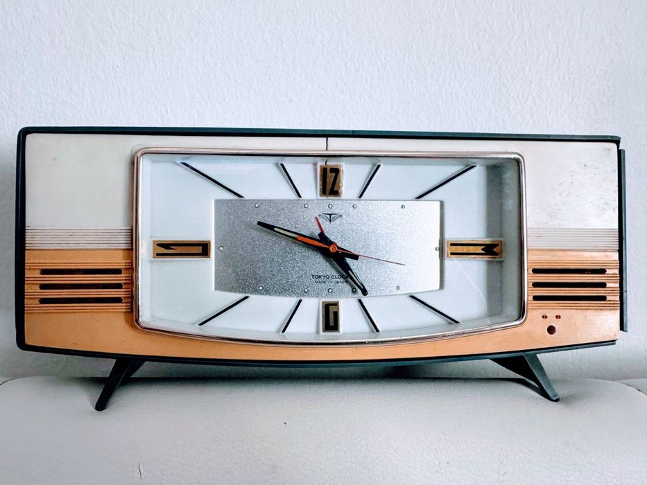 Relógio de mesa musical Toyo Clox.