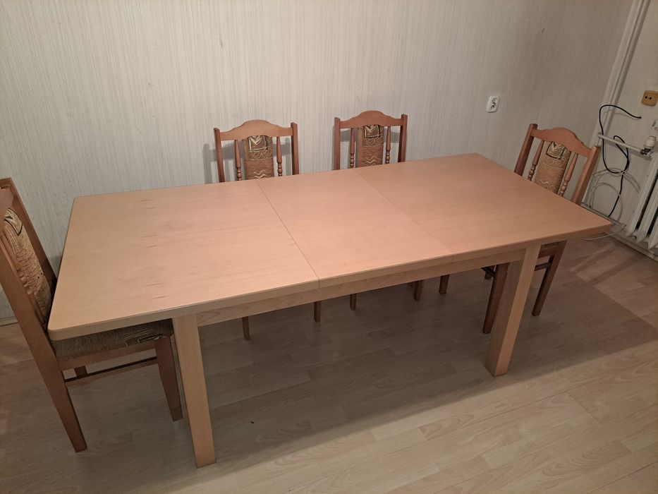 Solidny drewniany rozkładany stół i krzesła