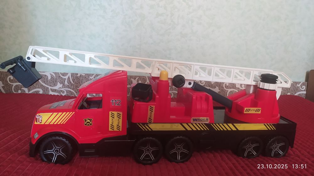 Акція ,купи дитині на зимові свята! Велика пожежна машина для хлопчика