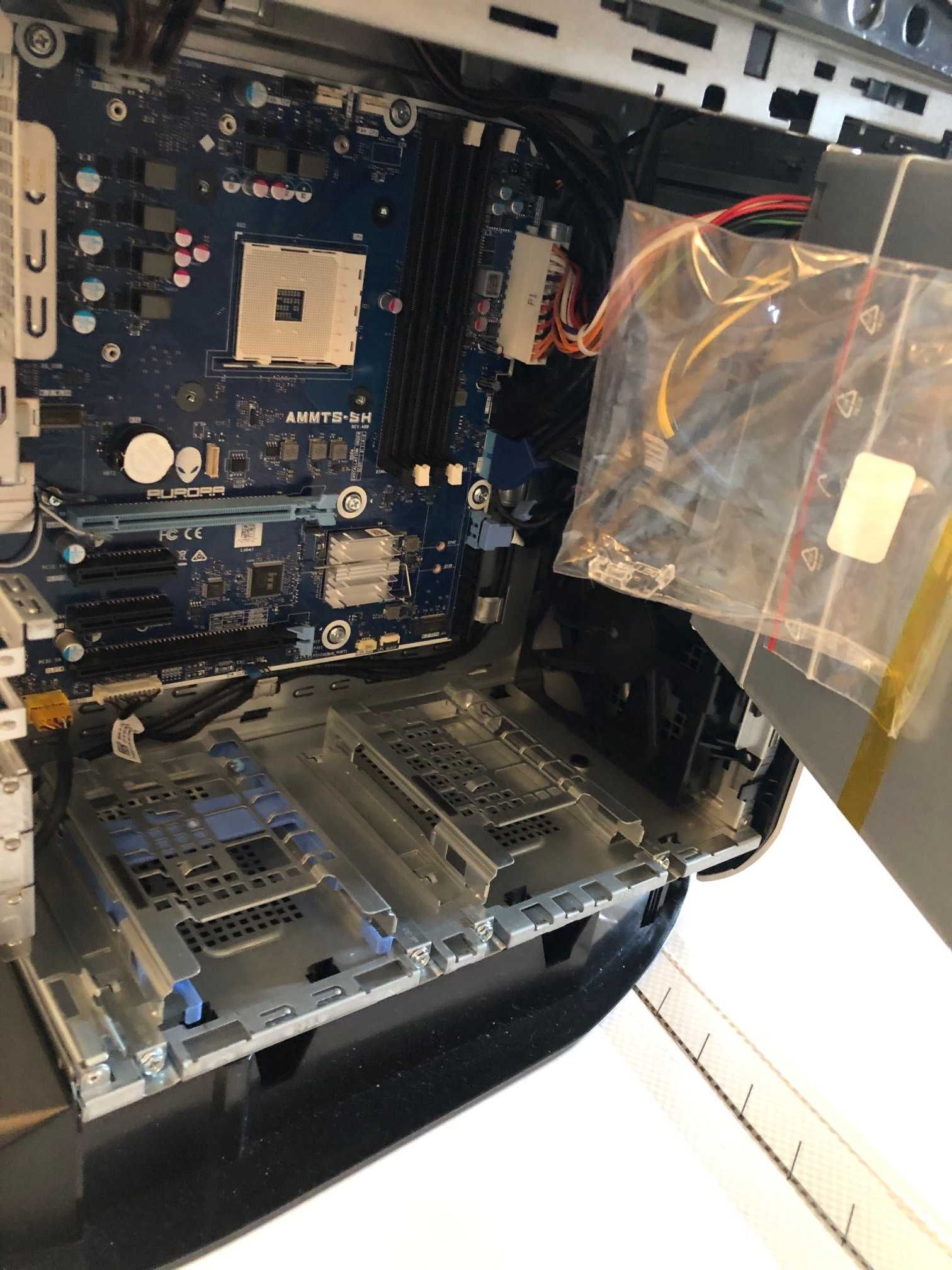 Komputer Dell Alienware Aurora R10 - Obudowa