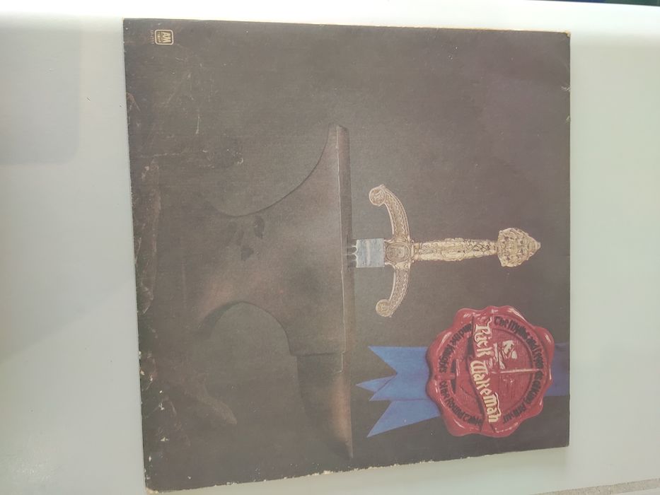 Cd' de vinil com pouco uso