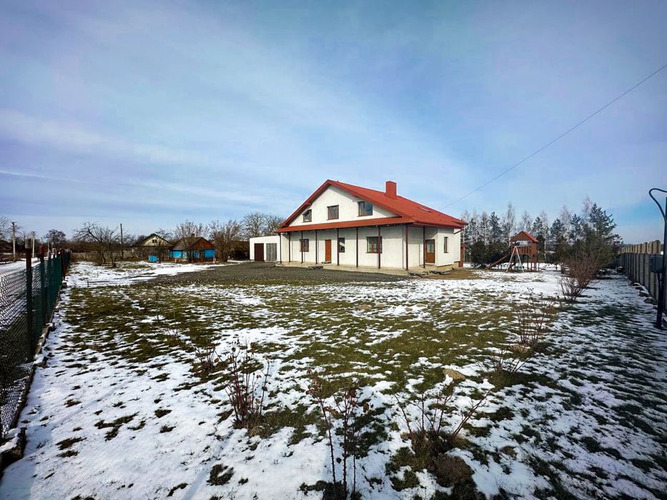 Продаж 2 поверхового будинку с. Борохів