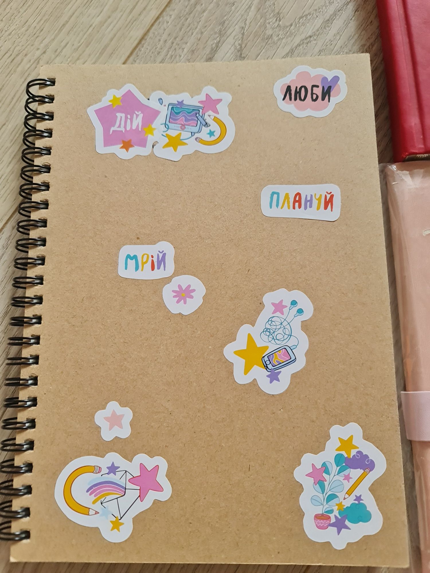 Блокноти нові в клітинку та лінію