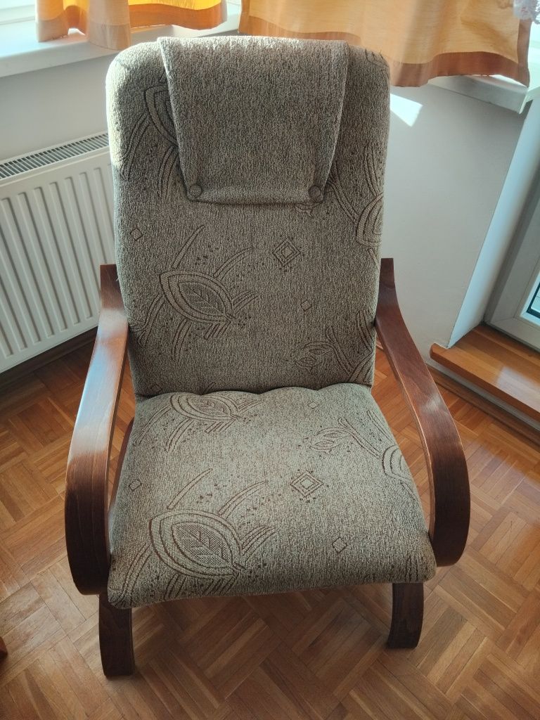 Fotel bujany bezowy
