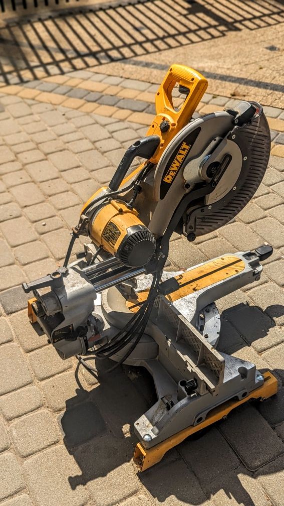 Pilarka / Piła Ukosowa / Ukośnica De Walt DW718-QS + stół DE 7023