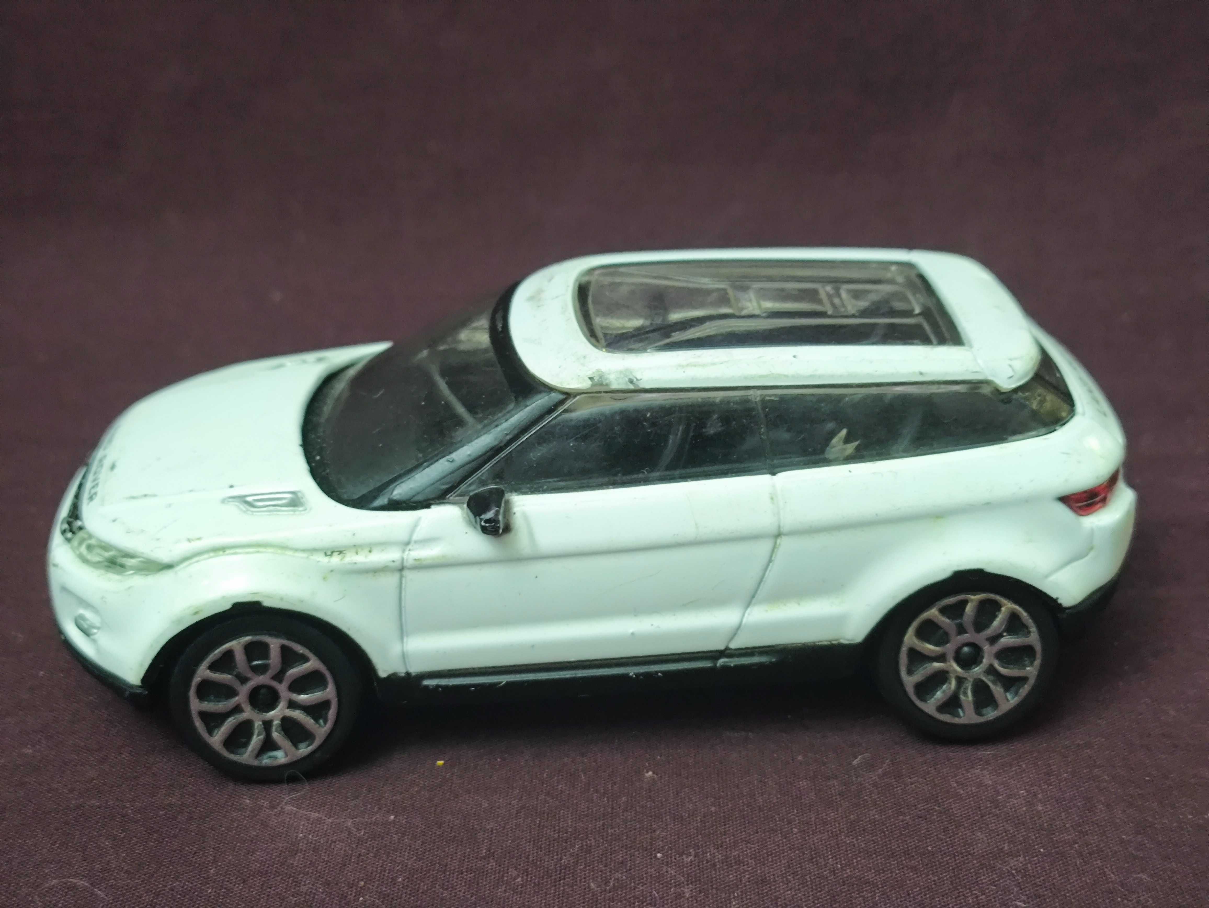 Машинка Land Rover LRX Concept 1:43 Bburago