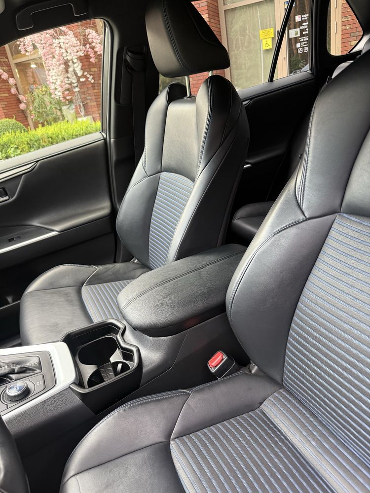 Toyota Rav4 Hybrid Повний привід Style
