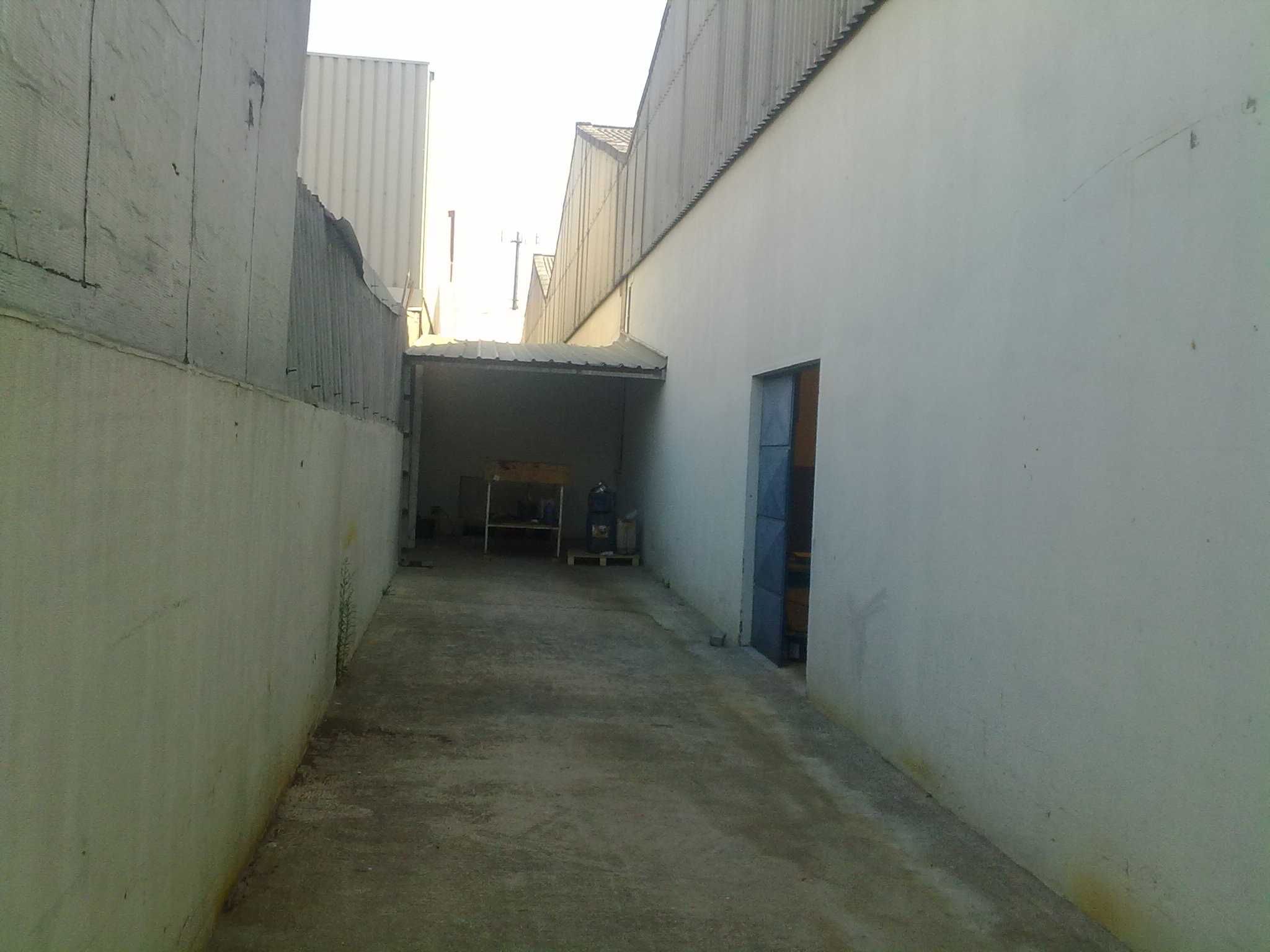 Armazém Zona Industrial Maia I - Frente para a Rua do Outeiro