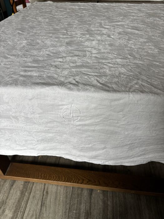 Toalha de mesa em linho com bordado 146 × 146
