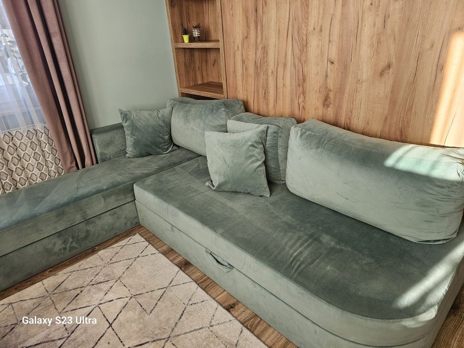 Naroznik z pojemnikami do przechowywania