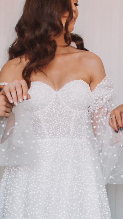 Корсетна весільна сукня