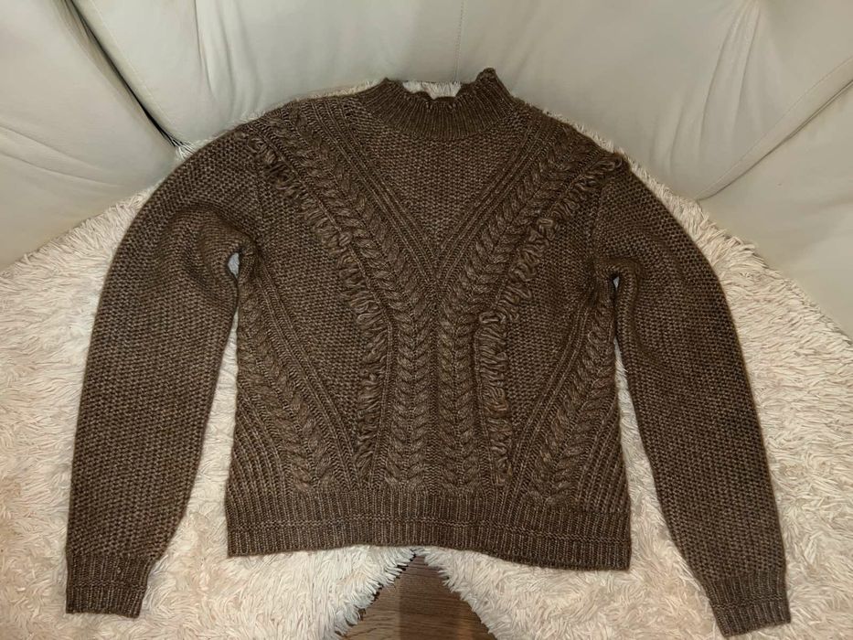 Жіночий светр розмір - М