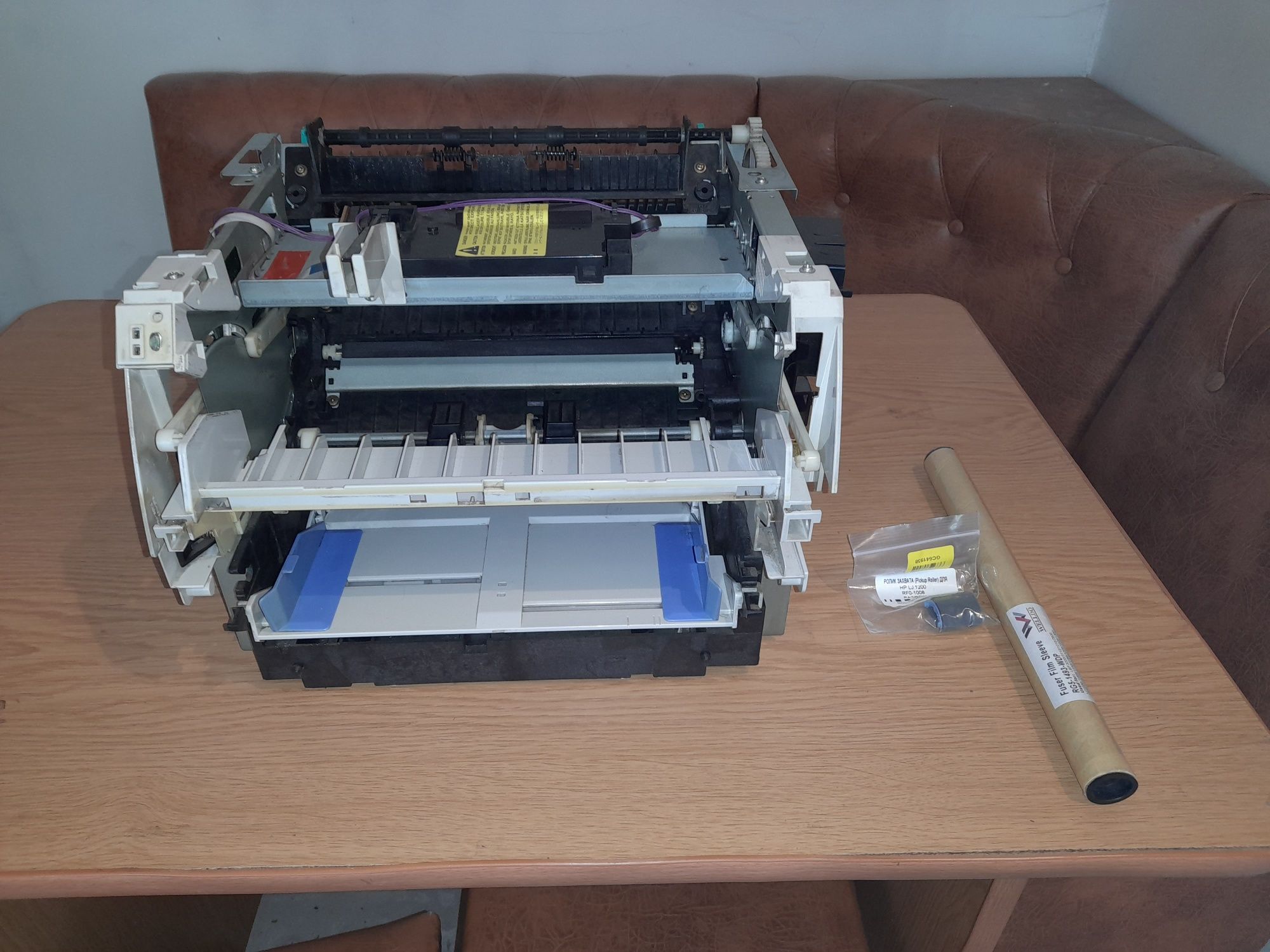 Продам принтер HP 1200