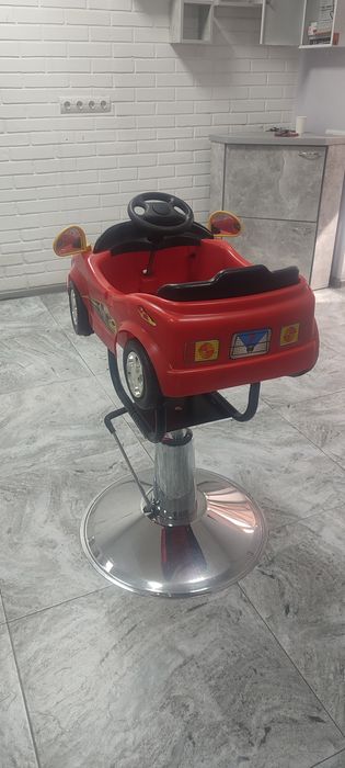 Перукарське крісло для дітей