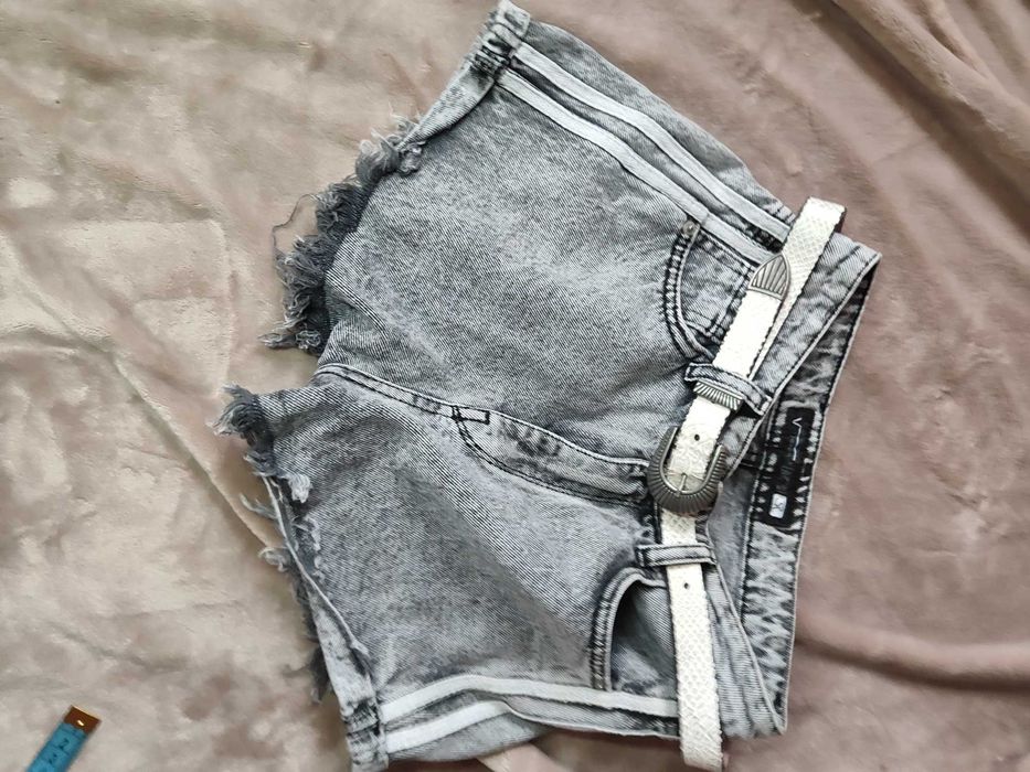 Продам джинсові шорти жіночі