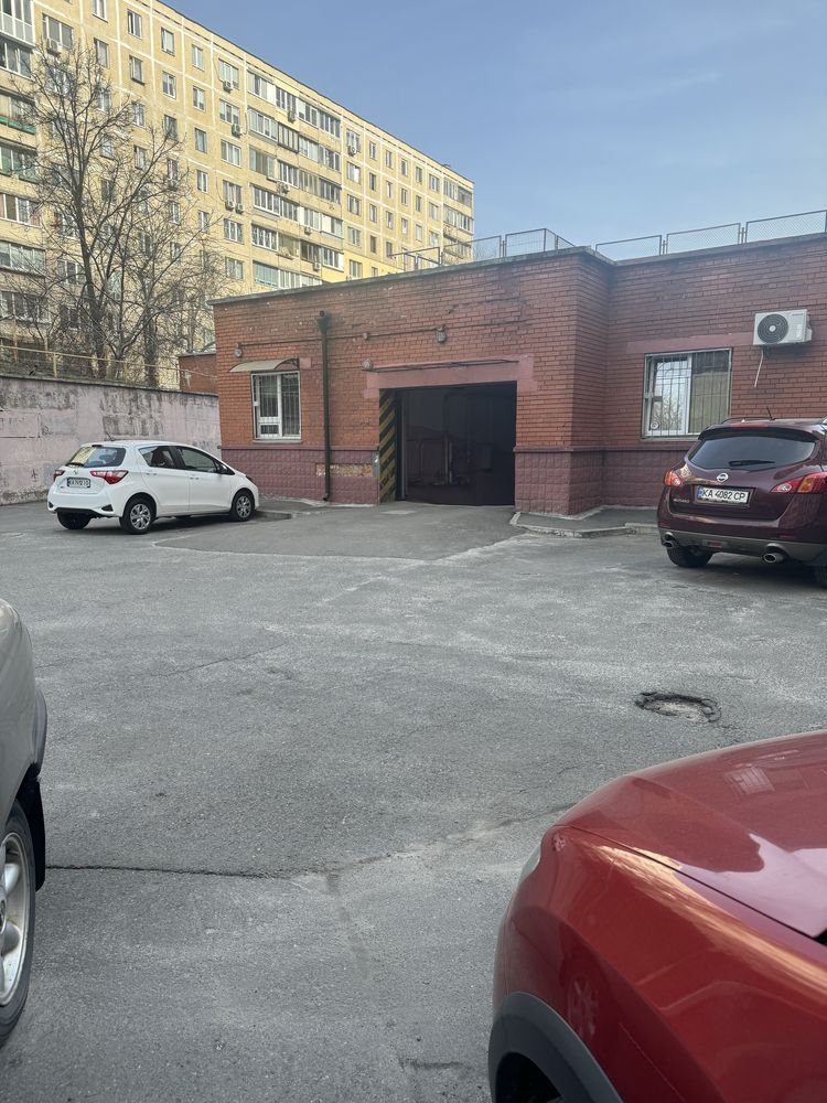 Паркомісце в підземному паркінгу Машинобудівна