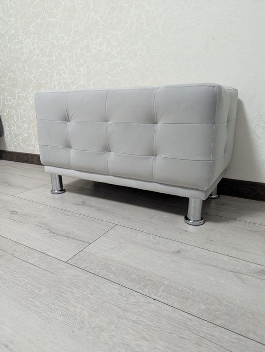 В наявності пуф, банкетка,лавка в прихожу,для взуття