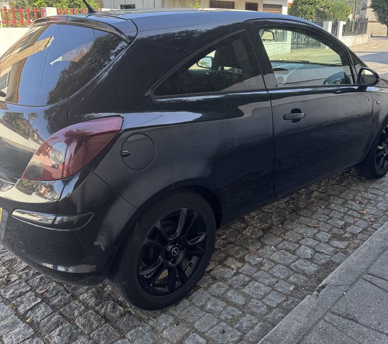 Opel corsa black edition