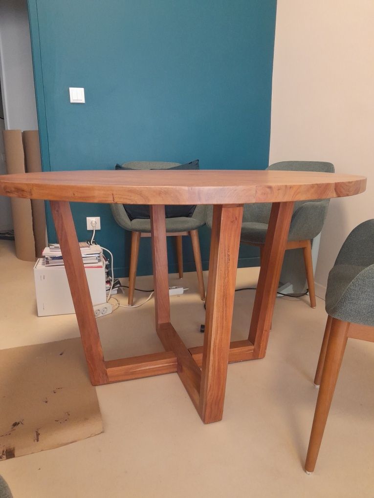 Mesa em madeira maciça