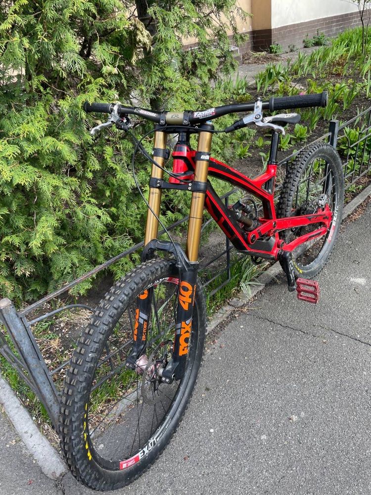 Yt industries cf pro 2017 carbon L   3000$