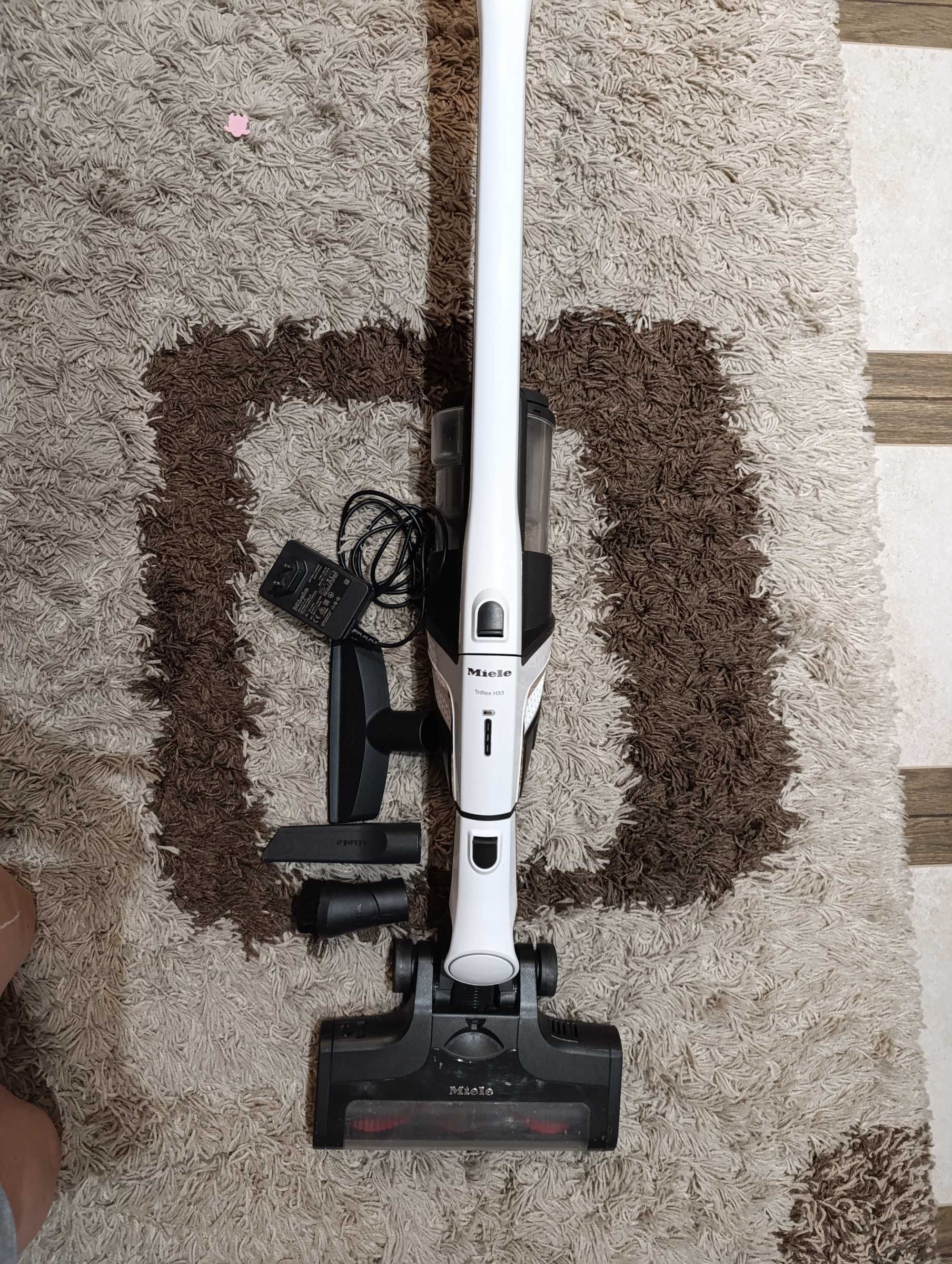 Odkurzacz pionowy ręczny Miele Triflex HX1