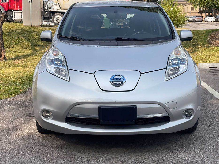 Nissan LEAF      2015