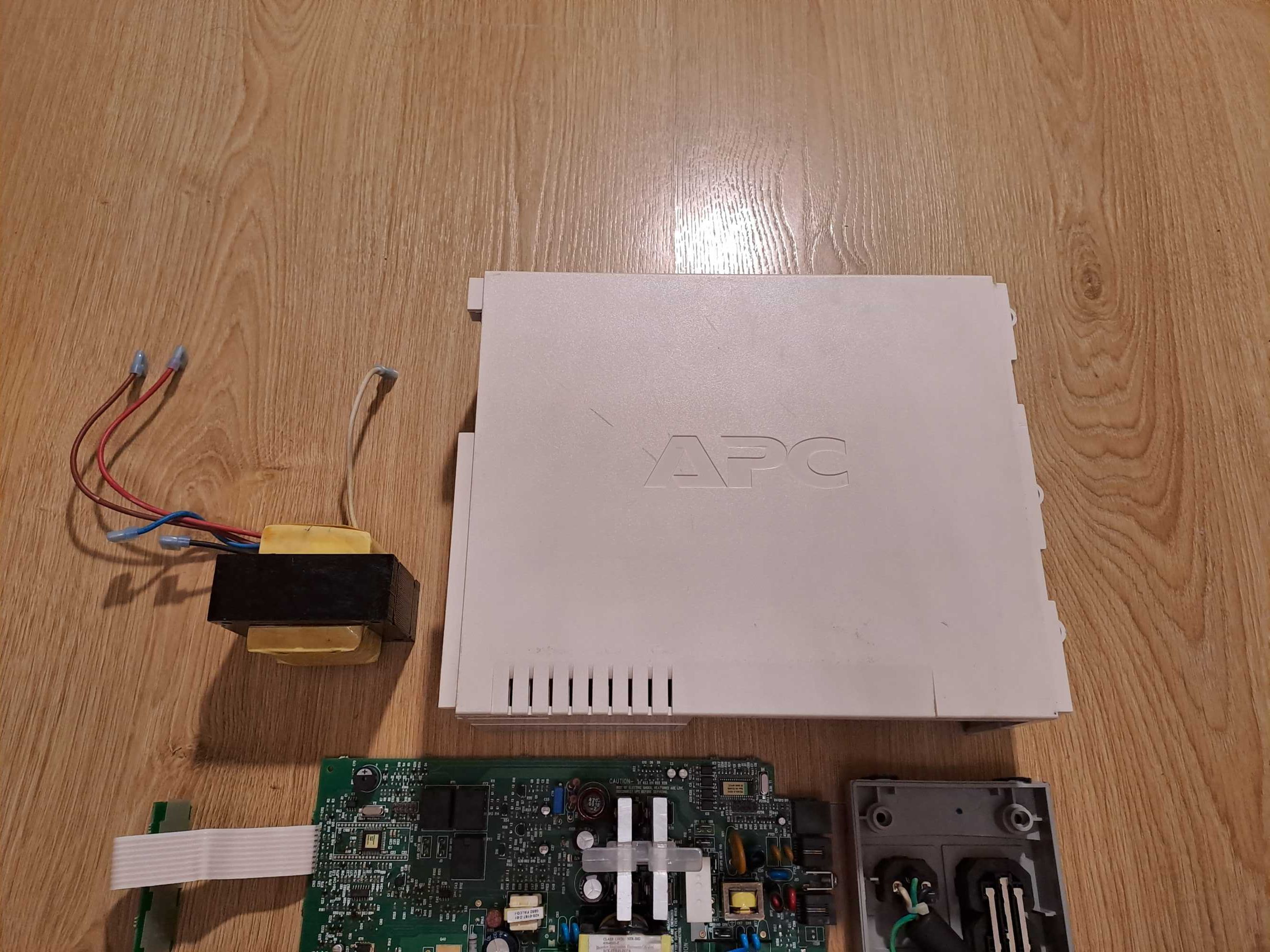 Бесперебійник ИБП APC Back-UPS RS 800VA