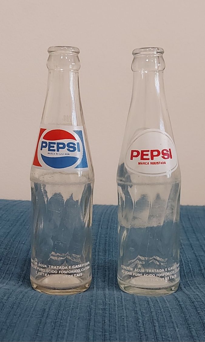 Garrafas antigas Coca-Cola e Pepsi-Cola
