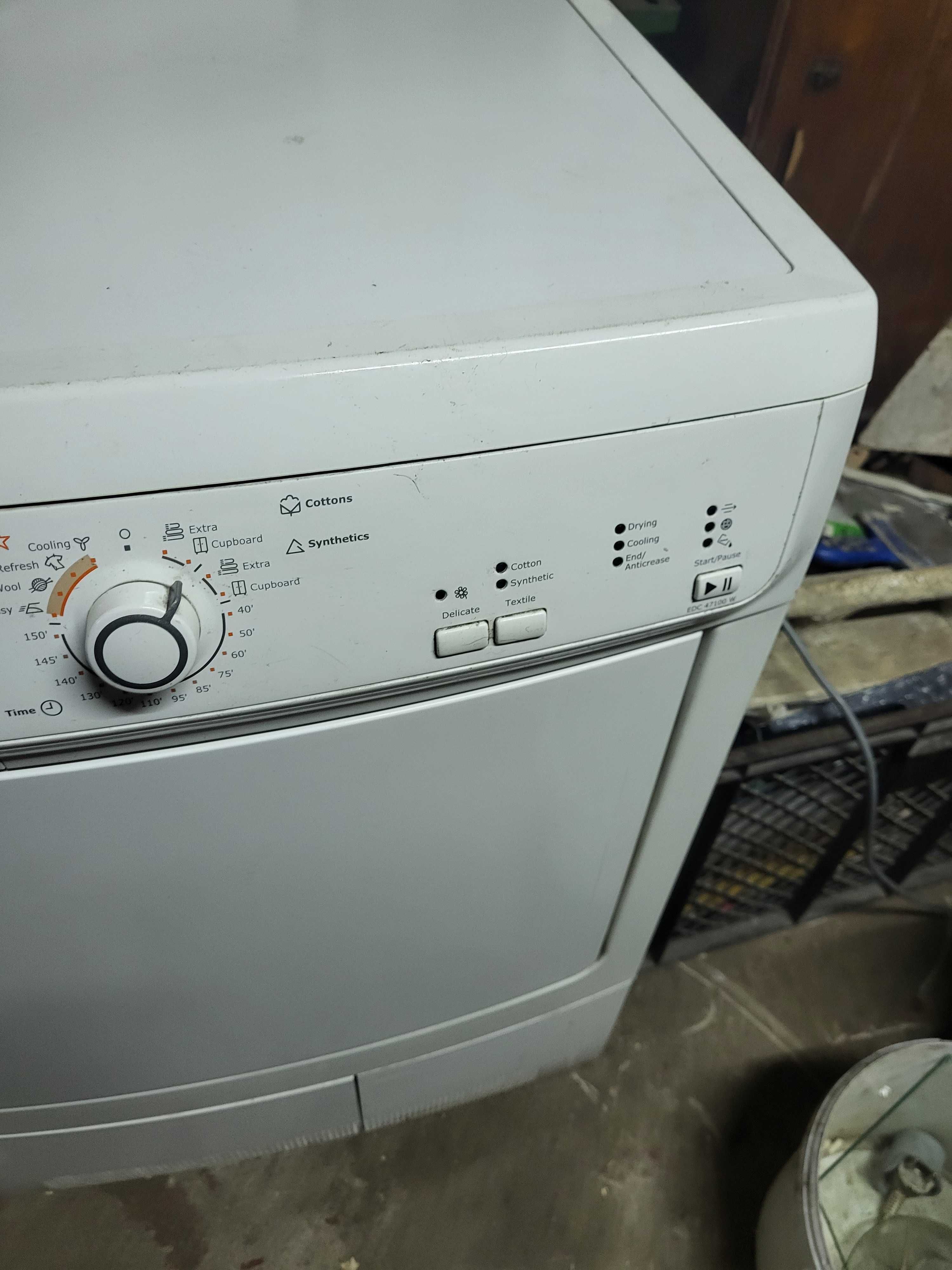 Suszarkę do ubran ELECTROLUX EDC47100W