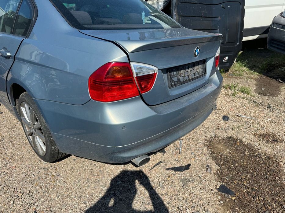 BMW E90 E91 2,0 06r tył kompletny