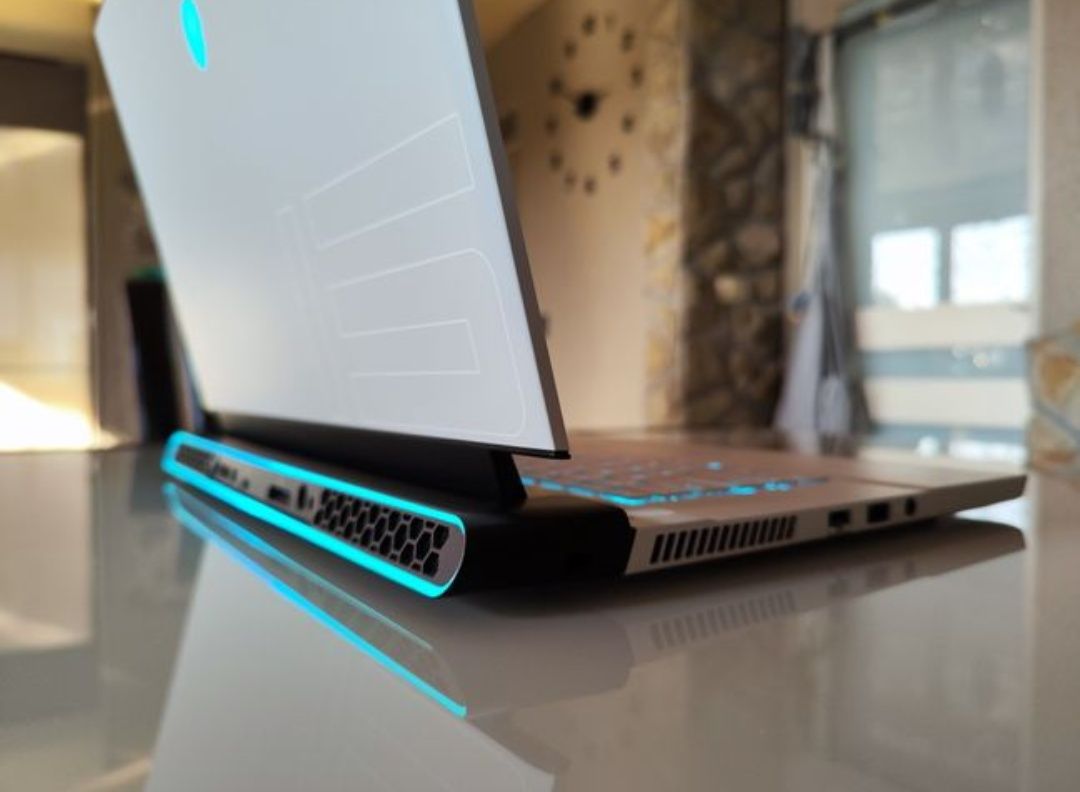 Топовий ігровий ноутбук Dell Alienware m15 R3