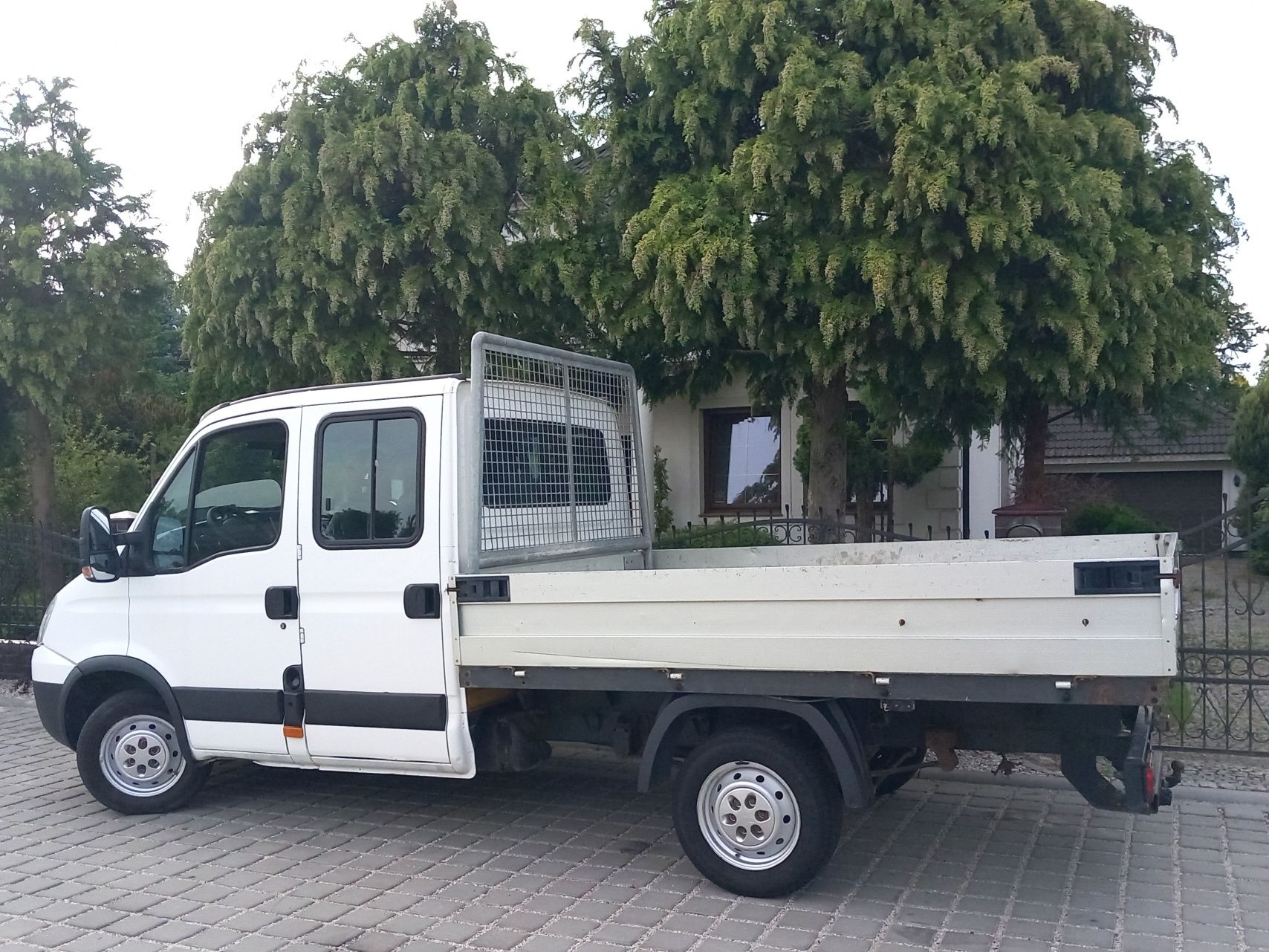 Iveco Daily 29L14 2.3 HPI 140 KM 2010 r DOKA Brygadówka 7-osób