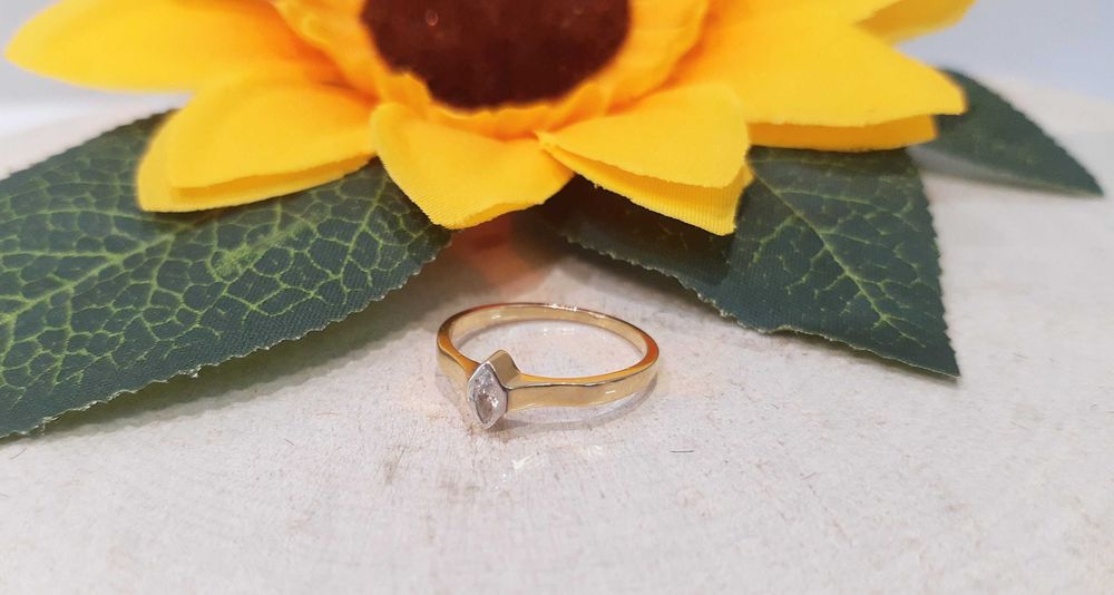 Złoty pierścionek z cyrkonią  p.585/2,06g