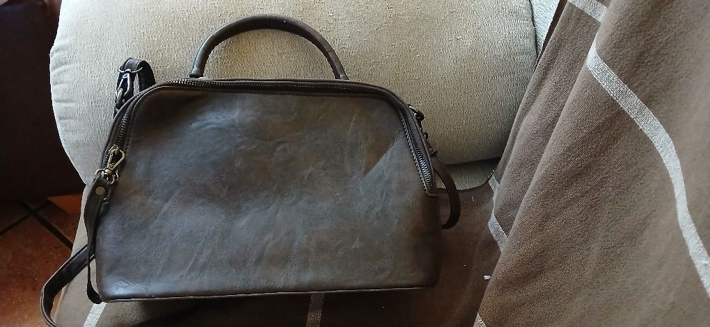 Bolsa grande com duas divisões