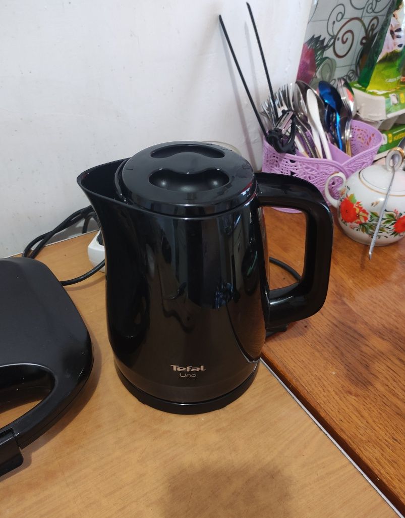 Продам новий електрочайник Електричний чайник Tefal Uno kettle KO150F3