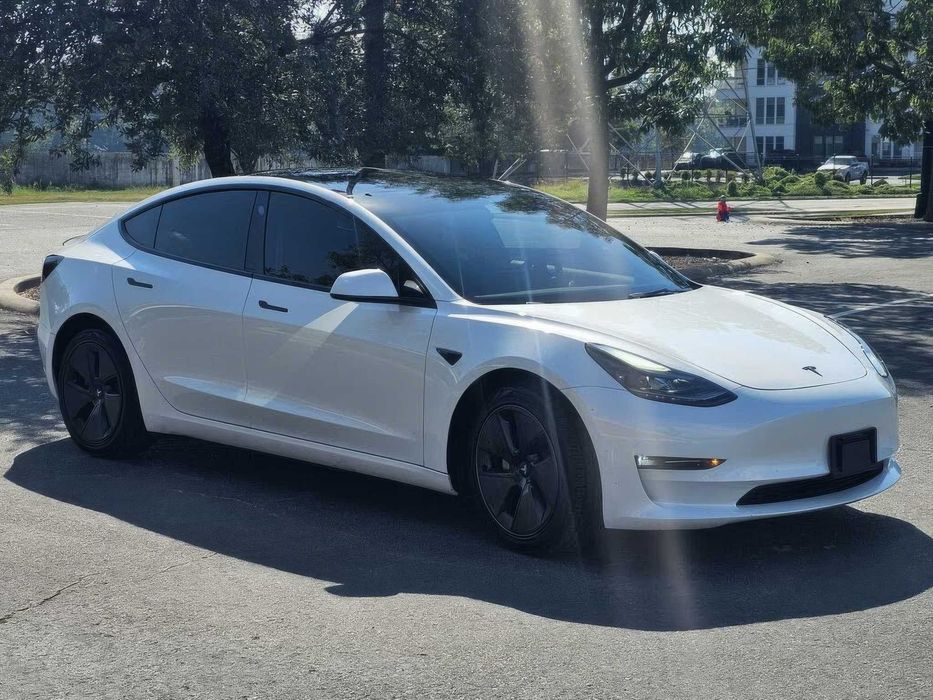 Tesla Model 3 Long Range      2023